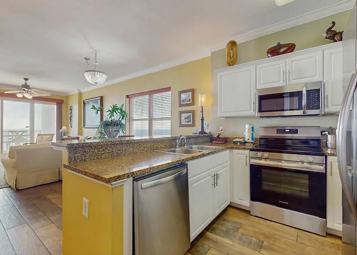 Family-friendly Gulf-front With Private Balcony Hot Tub Pool & Gym Holiday home *