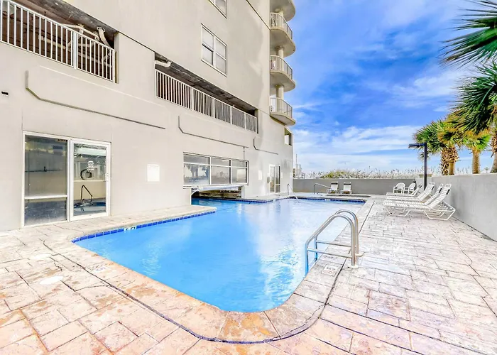 Family-friendly Gulf-front With Private Balcony Hot Tub Pool & Gym Holiday home *